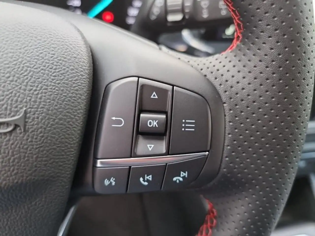 Ford Focus Turnier ST-Line +LED+KAMERA+WINTERPAKET+ — معرض صور السيارة 18