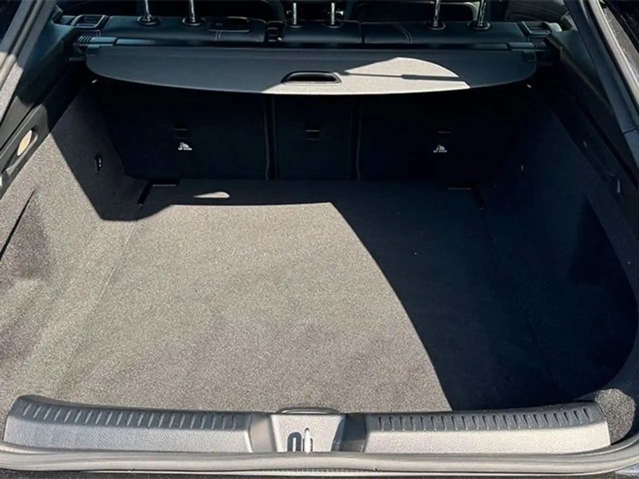 Mercedes-Benz Sonstige CLA 180 Shooting Brake — Galería del vehículo 24