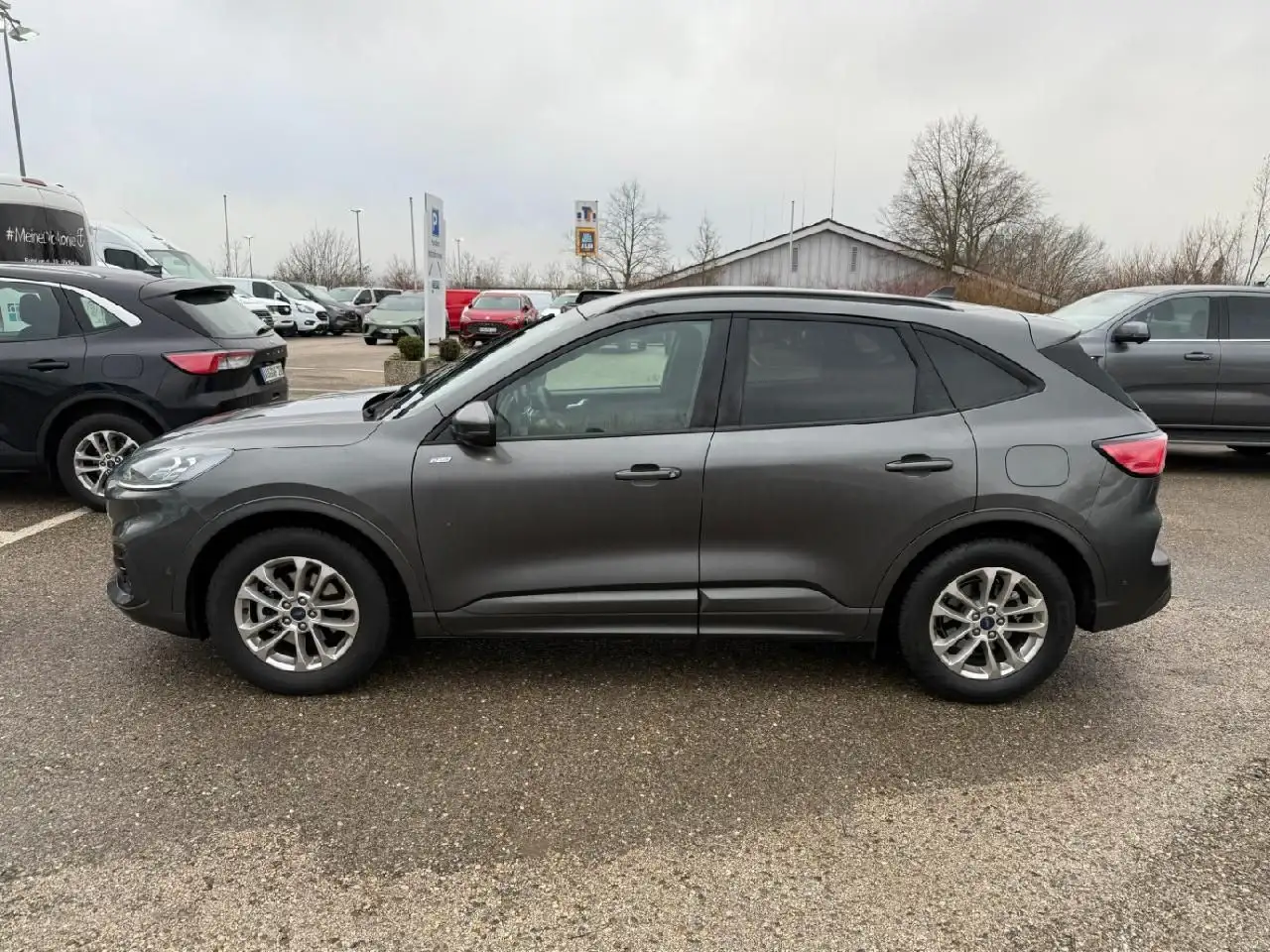 Ford Kuga Hybrid ST-Line X — Vehicle gallery 3