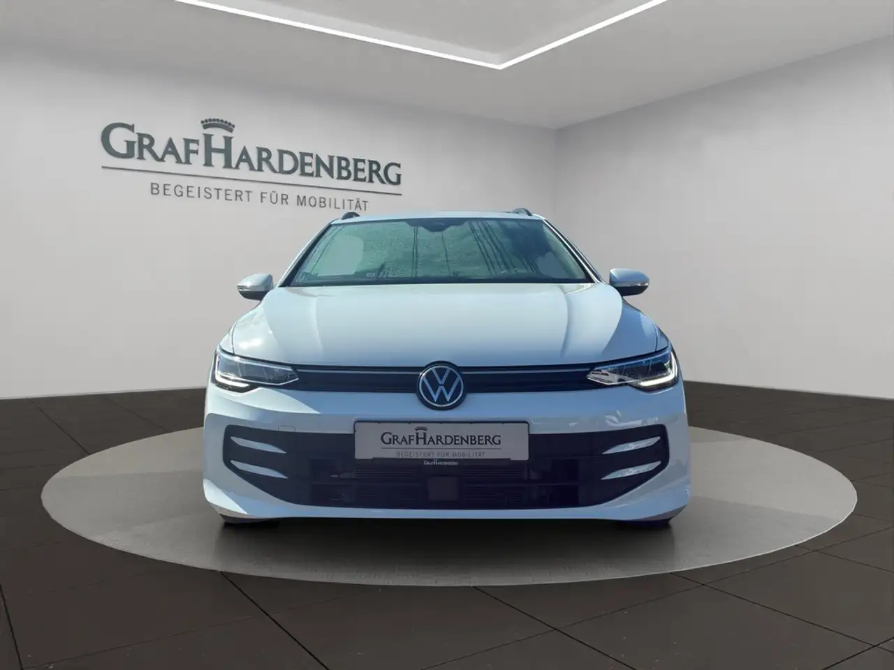 Volkswagen Golf VIII Variant 1.5 eTSI DSG Life ACC SHZ LHZ — Galería del vehículo 9