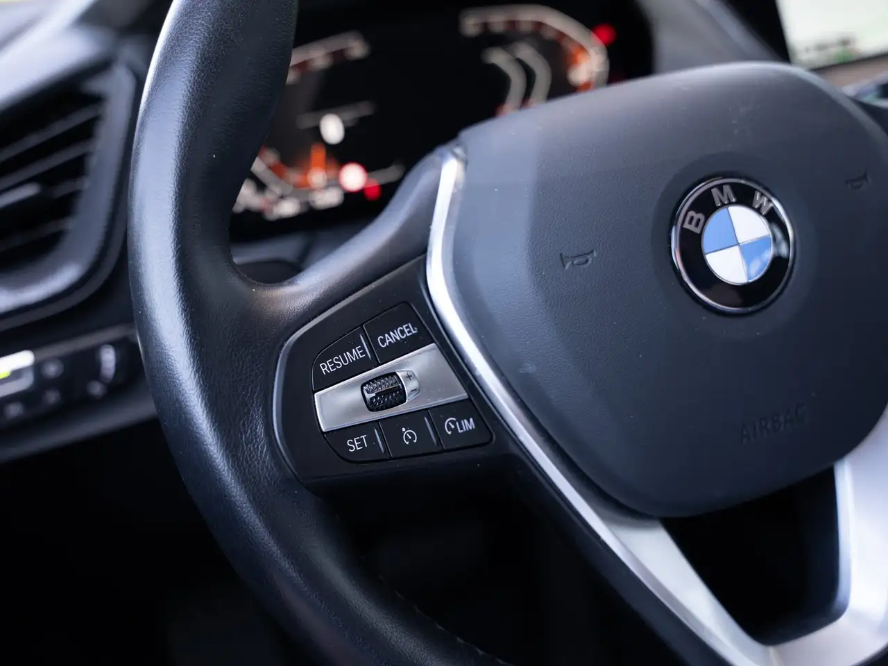 BMW 118 i Aut. Advantage. 17 Zoll. Driving Assist. Adaptiv — Galerie du véhicule 22