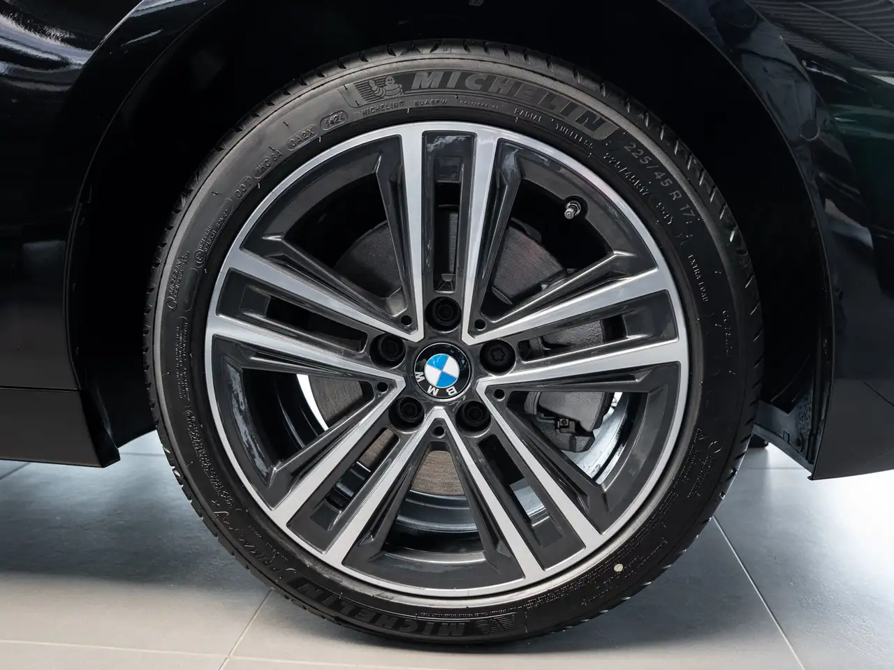 BMW 118 i Aut. Advantage. 17 Zoll. Driving Assist. Adaptiv — Galerie du véhicule 4