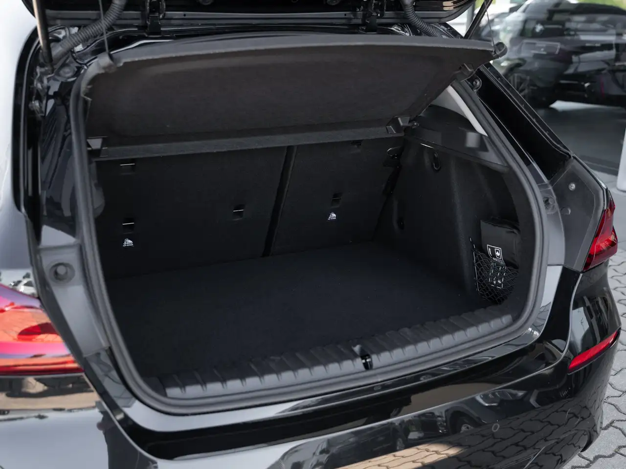 BMW 118 i Aut. Advantage. 17 Zoll. Driving Assist. Adaptiv — Galerie du véhicule 9