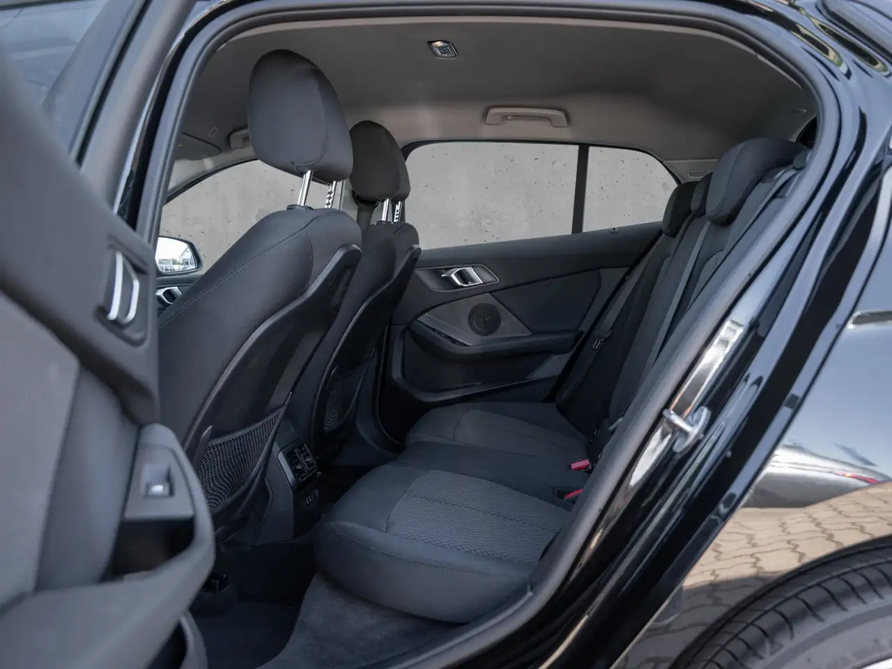 BMW 118 i Aut. Advantage. 17 Zoll. Driving Assist. Adaptiv — Galerie du véhicule 8