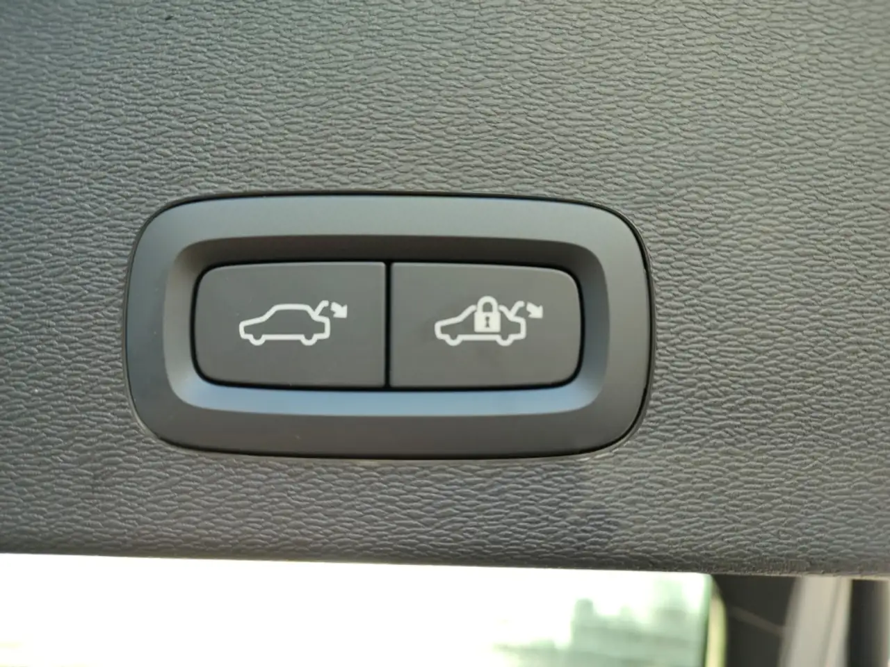 Volvo C40 Ultimate Electric AWD NAVI PANO Klimaaut AHK RFK 3 — معرض صور السيارة 15