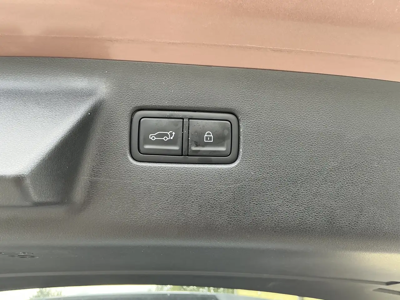 Hyundai SANTA FE Hybrid Signature Leder BOSE Memory Pano — معرض صور السيارة 3