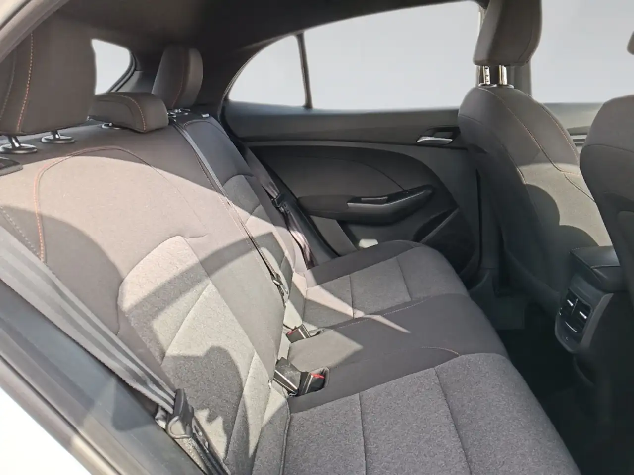 MG MG3 3 3 1.5 HEV COMFORT 195 5P — معرض صور السيارة 12