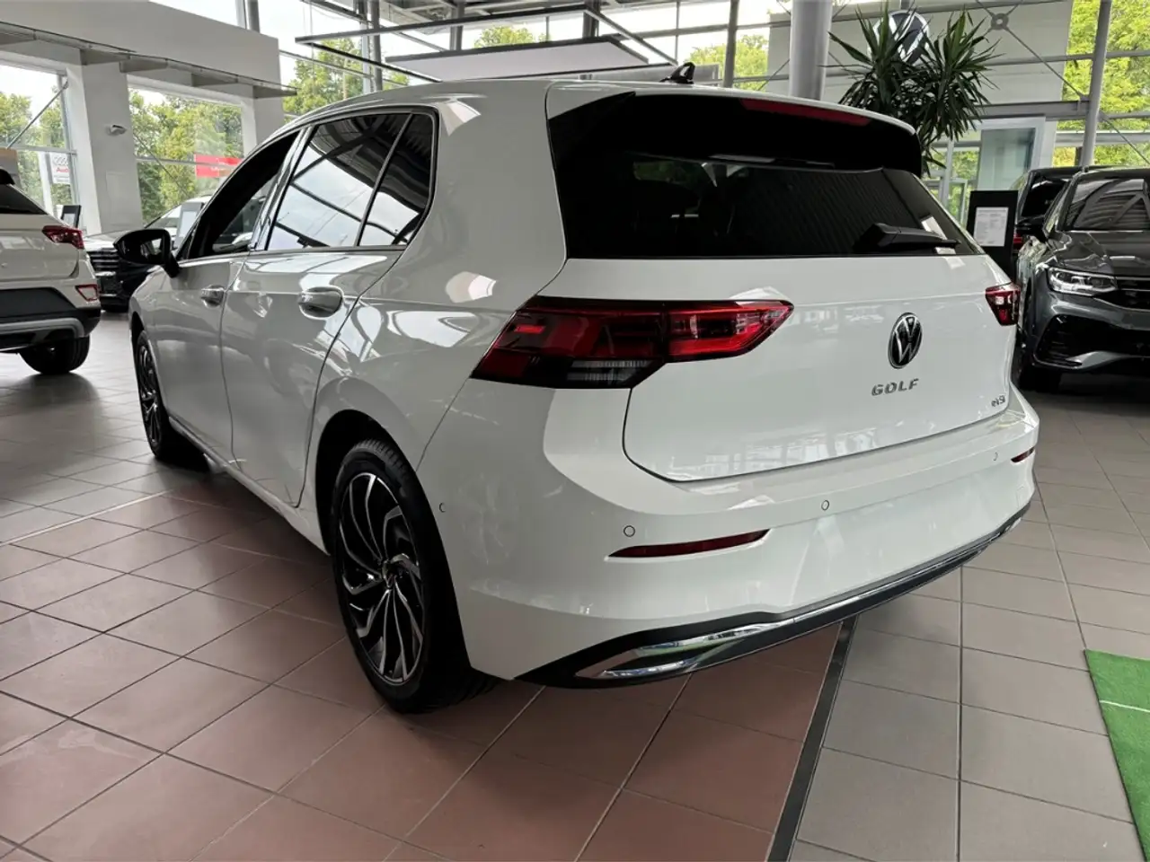 Volkswagen Golf VIII Move eTSI 1.5 Panorama Navi digitales Cockpi — Vehicle gallery 2