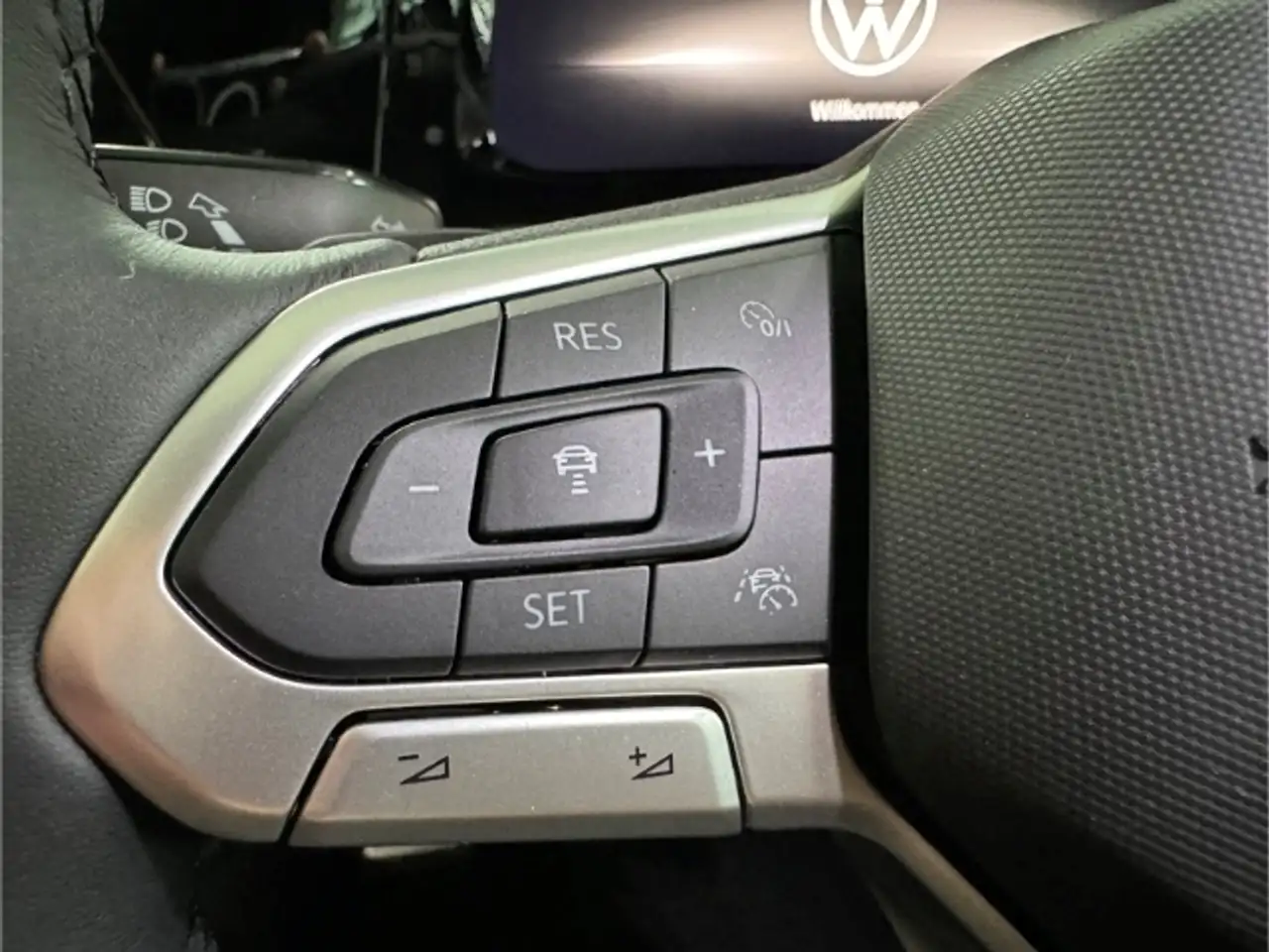 Volkswagen Golf VIII Move eTSI 1.5 Panorama Navi digitales Cockpi — Vehicle gallery 13