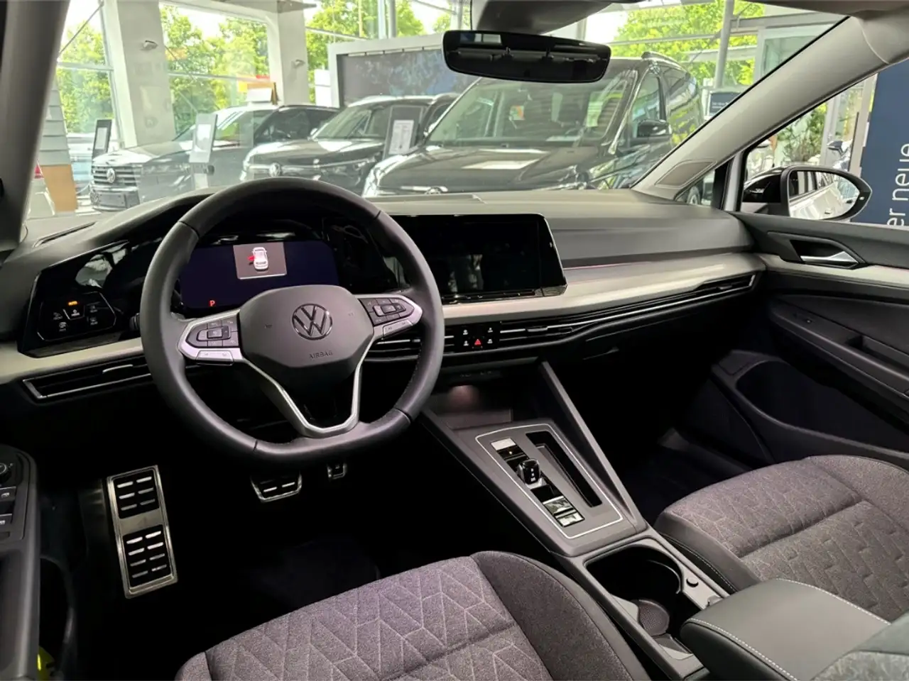 Volkswagen Golf VIII Move eTSI 1.5 Panorama Navi digitales Cockpi — Vehicle gallery 9