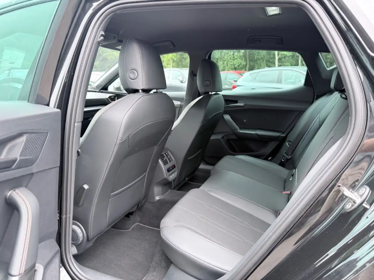 CUPRA Leon 1.5 eTSI DSG Navi, XL, Carbon, 5J Garantie — Vehicle gallery 8
