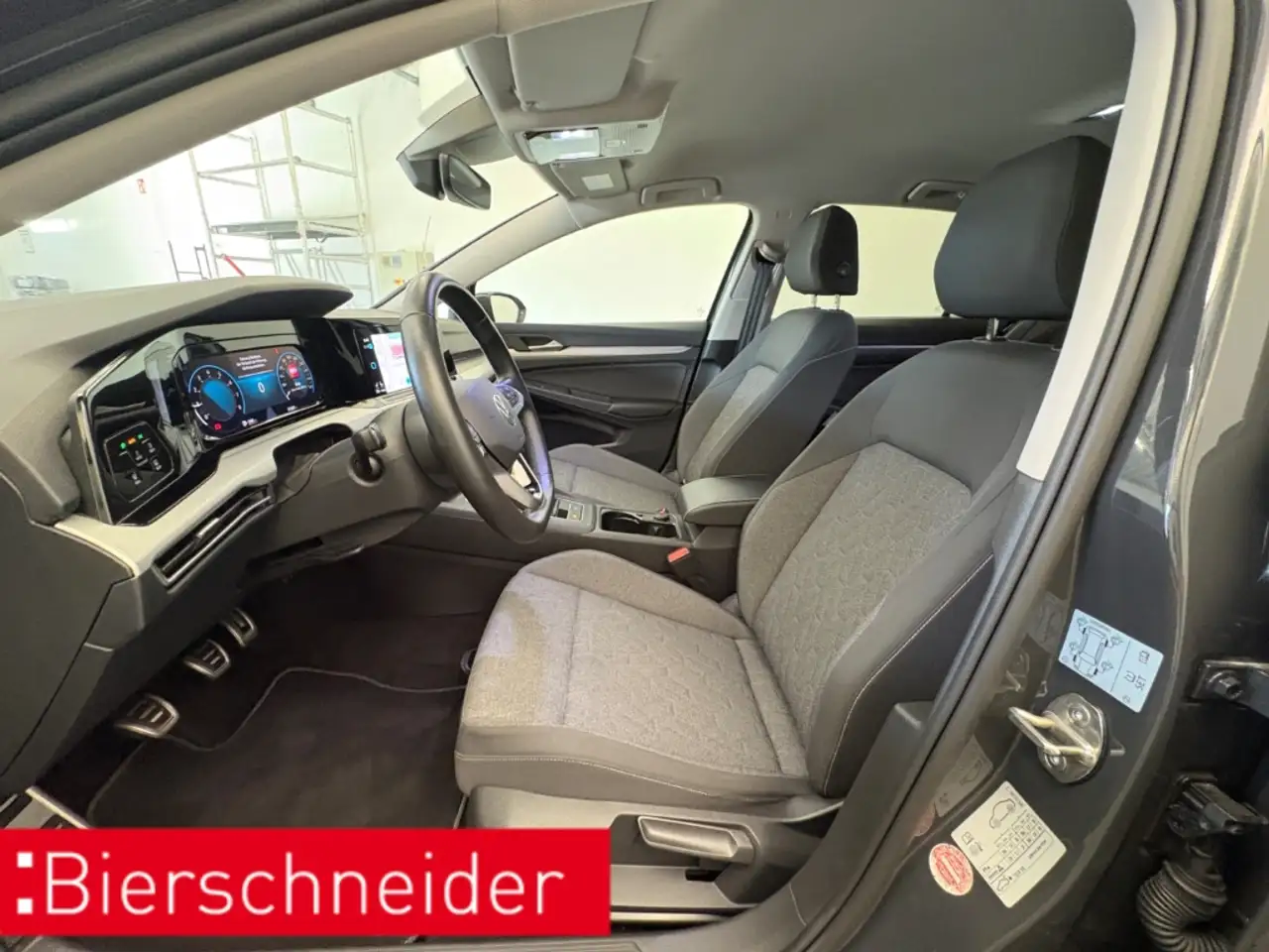 Volkswagen Golf 8 1.0 TSI MOVE DIGITAL COCKPIT PRO LED PDC DAB — Galerie du véhicule 9