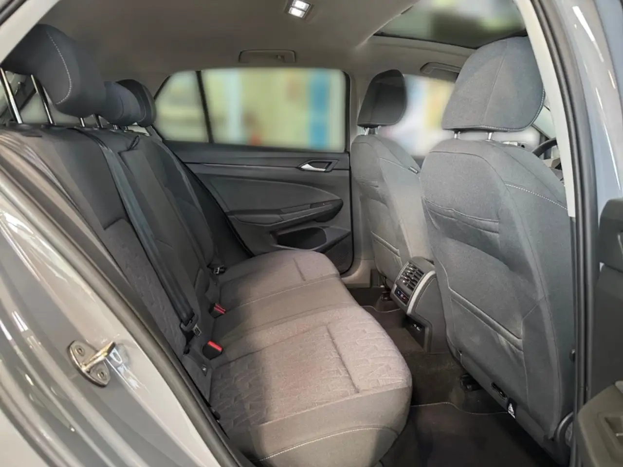 Volkswagen Golf VIII Life Facelift 1.5 TSI LED Navi Panorama — Galería del vehículo 21