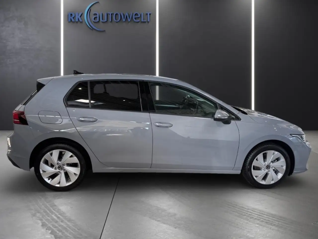 Volkswagen Golf VIII Life Facelift 1.5 TSI LED Navi Panorama — Galería del vehículo 3