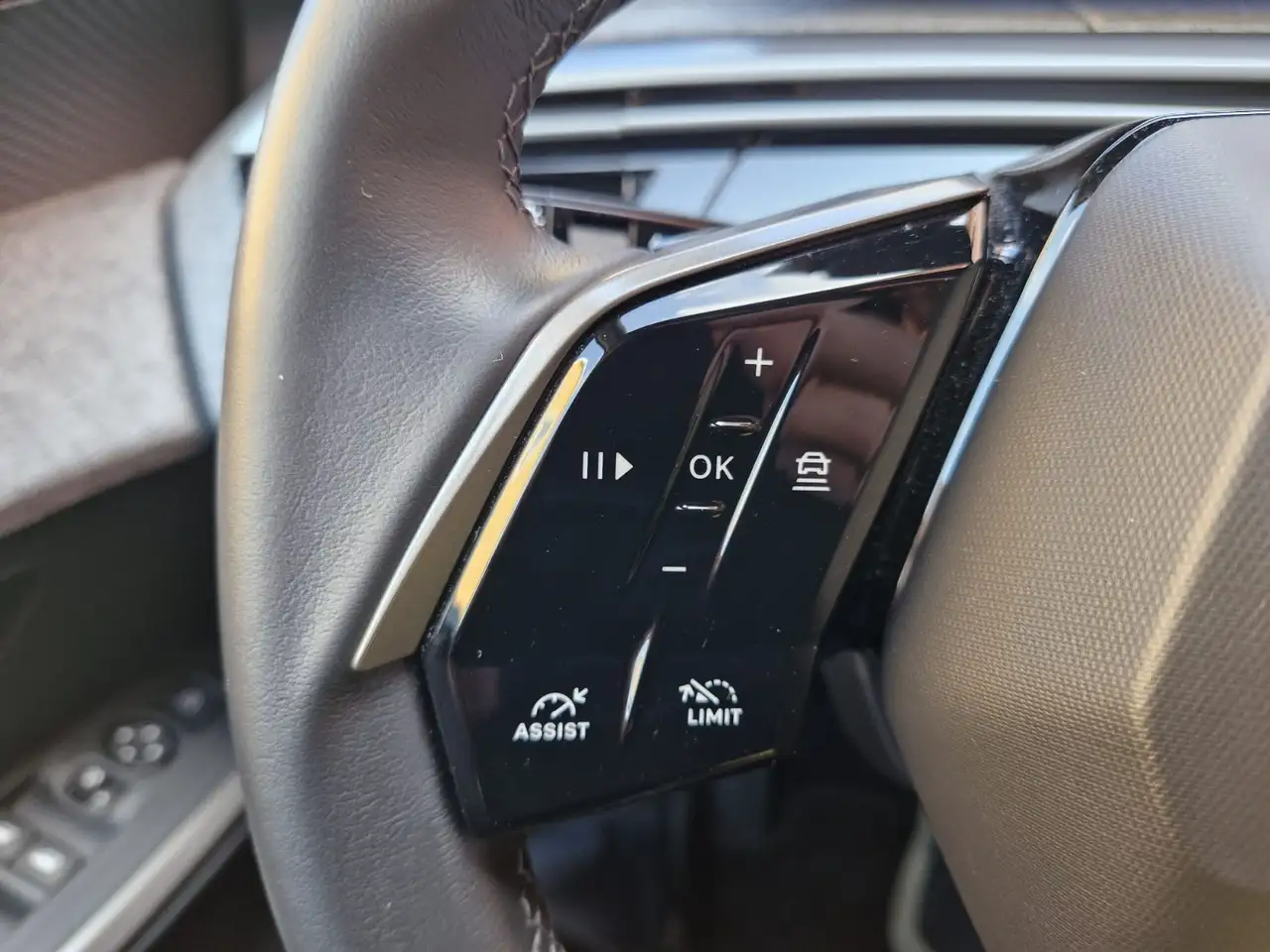 Peugeot 5008 1.2 136 Allure *7Sitze*Kamera*beh.Lenk*Navi* — معرض صور السيارة 24