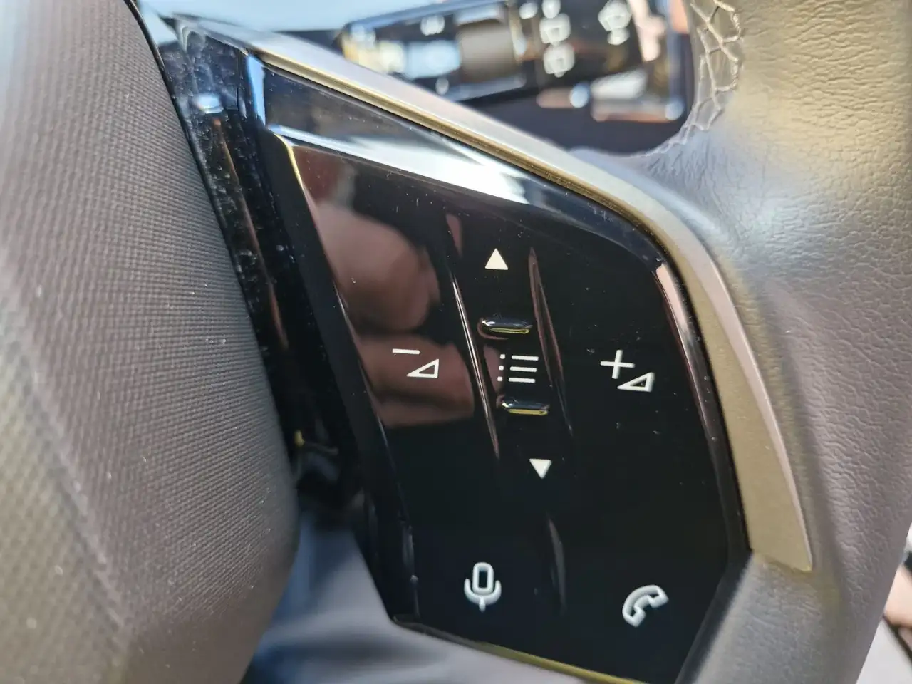 Peugeot 5008 1.2 136 Allure *7Sitze*Kamera*beh.Lenk*Navi* — معرض صور السيارة 25