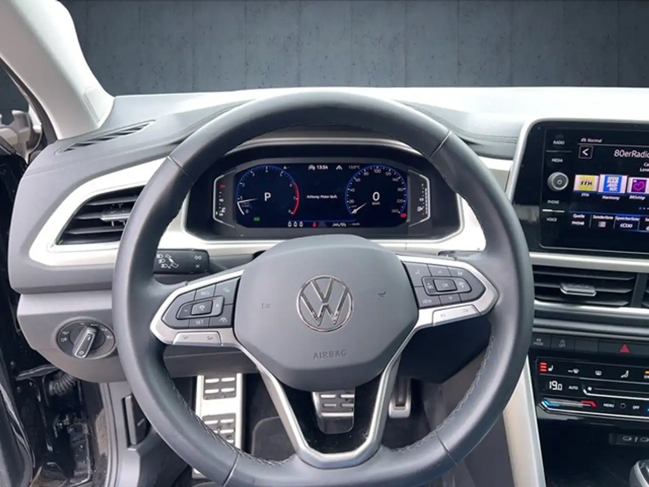 Volkswagen T-Roc 1.5 TSI Life DSG LED Navi Rückfahrkamera AHK — Vehicle gallery 9