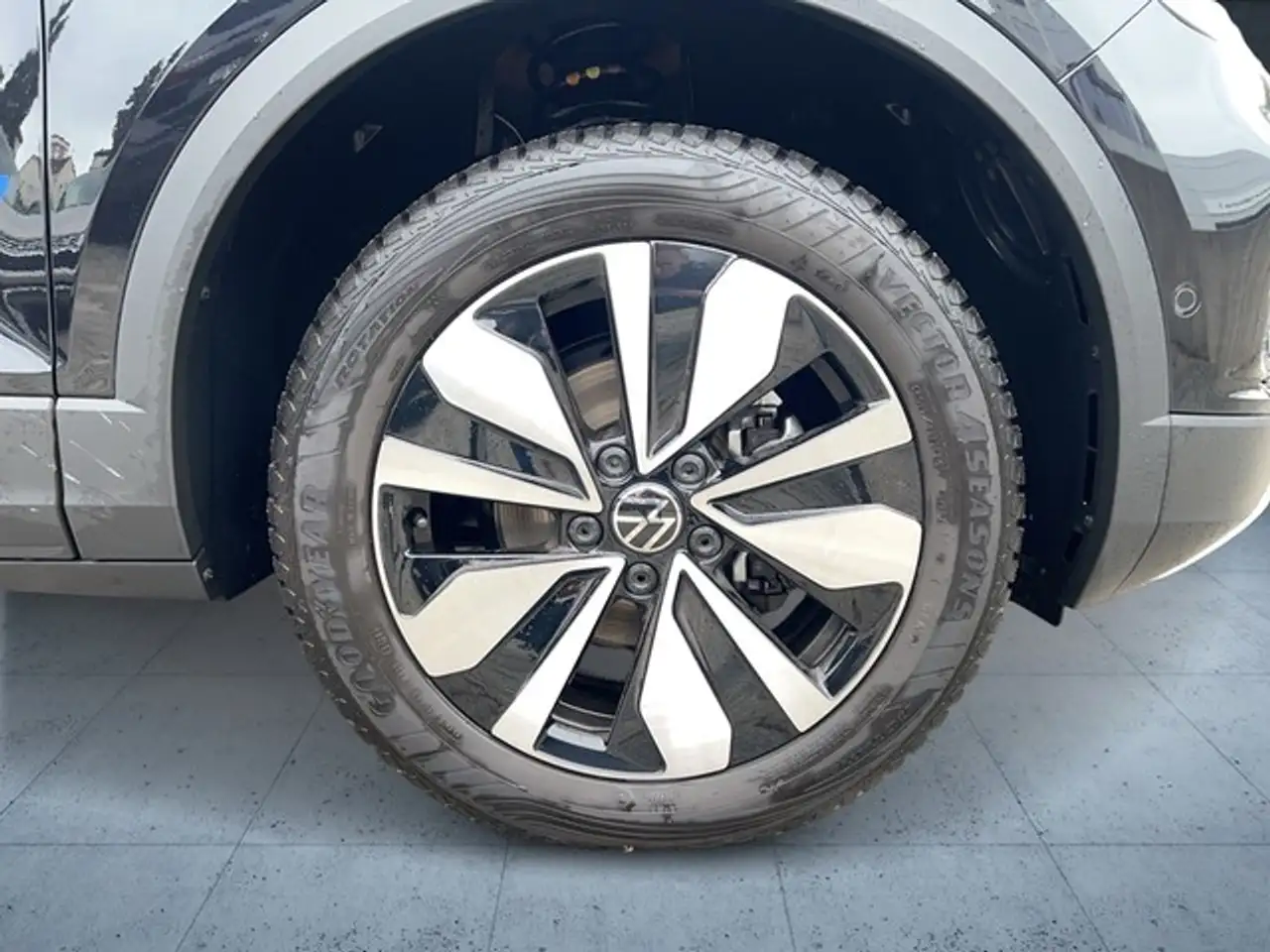 Volkswagen T-Roc 1.5 TSI Life DSG LED Navi Rückfahrkamera AHK — Vehicle gallery 6