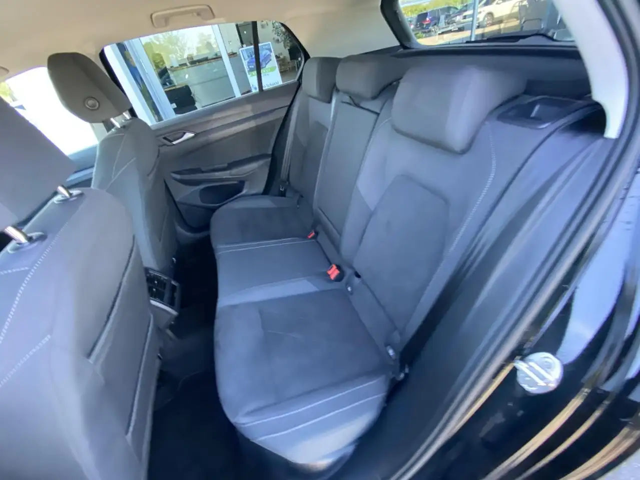 Volkswagen Golf 1.5 eTSI DSG Style APP-CONNECT+18"+ACTIVE-I — Galerie du véhicule 16
