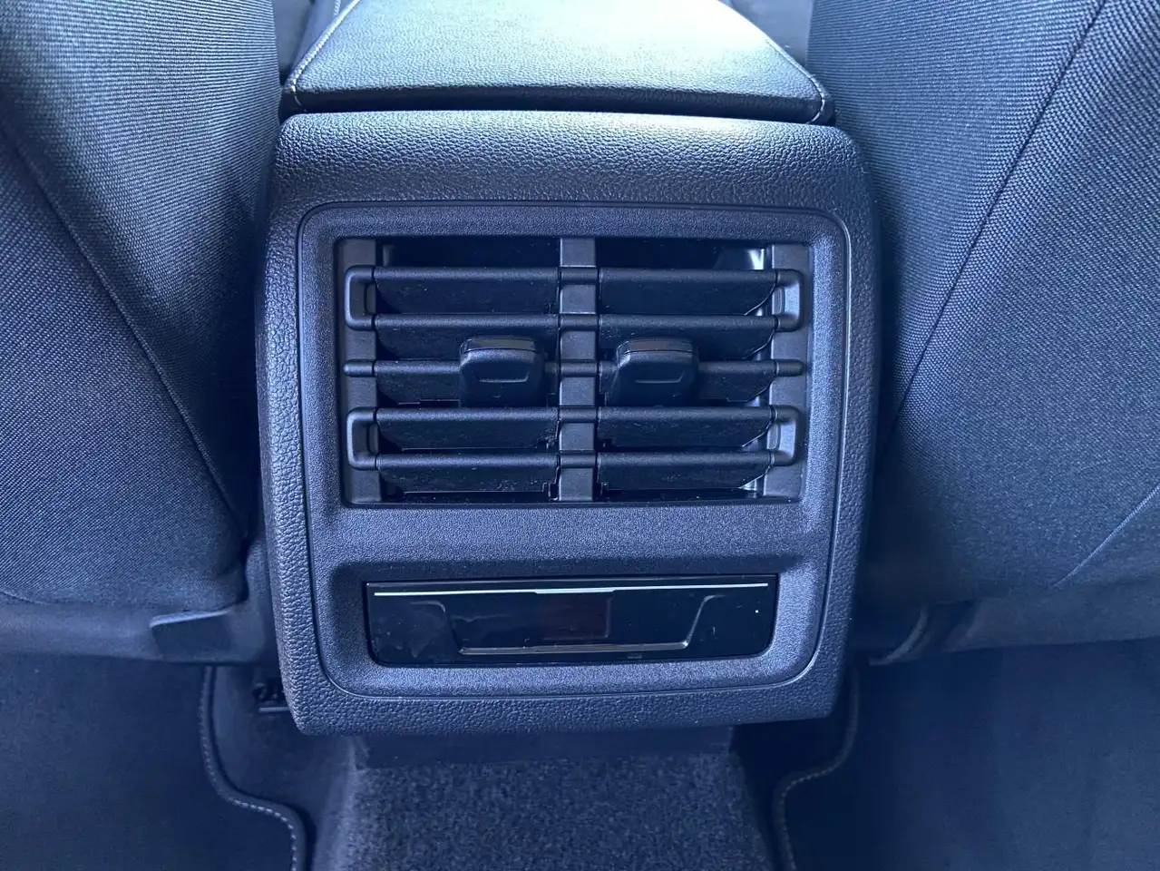 Volkswagen Golf 1.5 eTSI DSG Style APP-CONNECT+18"+ACTIVE-I — Galerie du véhicule 17