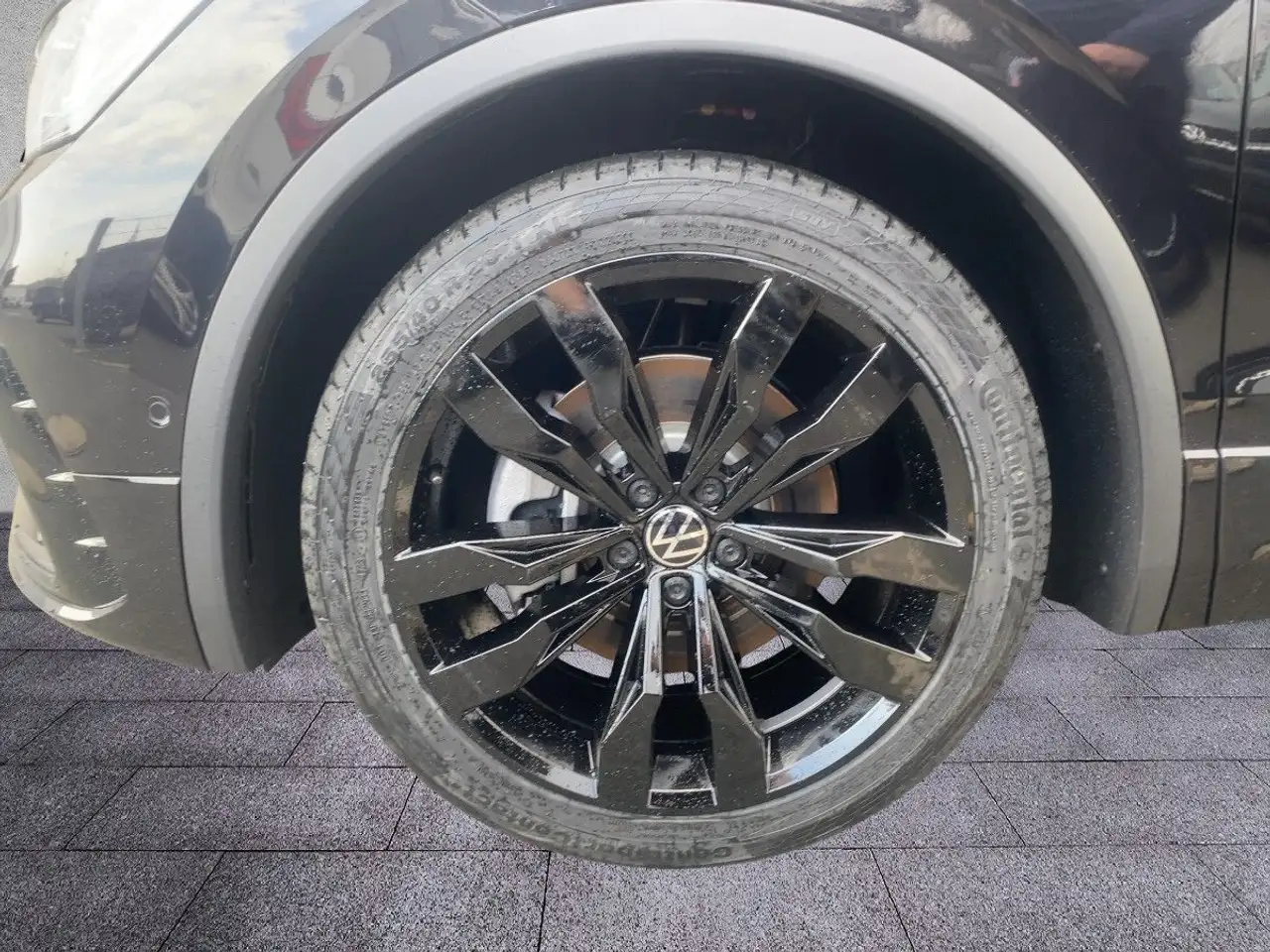 Volkswagen Tiguan 2.0TSI 4MOT R-Line 7-Gang-DSG Black Style — Galería del vehículo 7