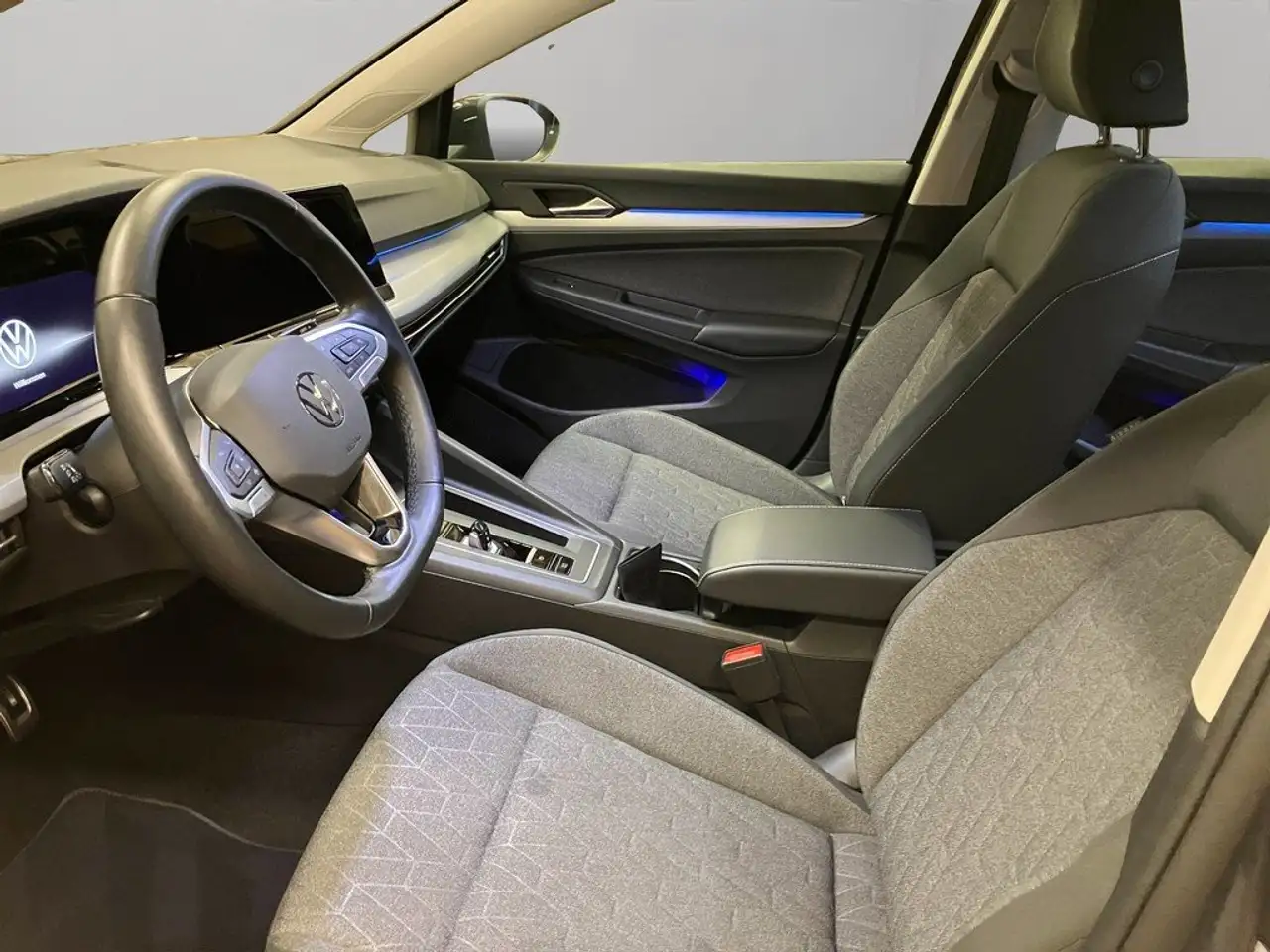 Volkswagen Golf VIII 1.0 eTSI DSG Move LED GRA App-Connect — معرض صور السيارة 9