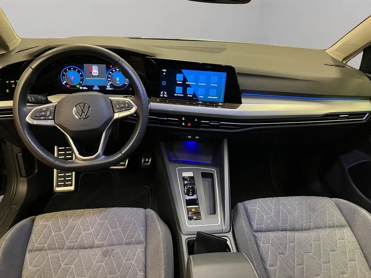 Volkswagen Golf VIII 1.0 eTSI DSG Move LED GRA App-Connect — معرض صور السيارة 12