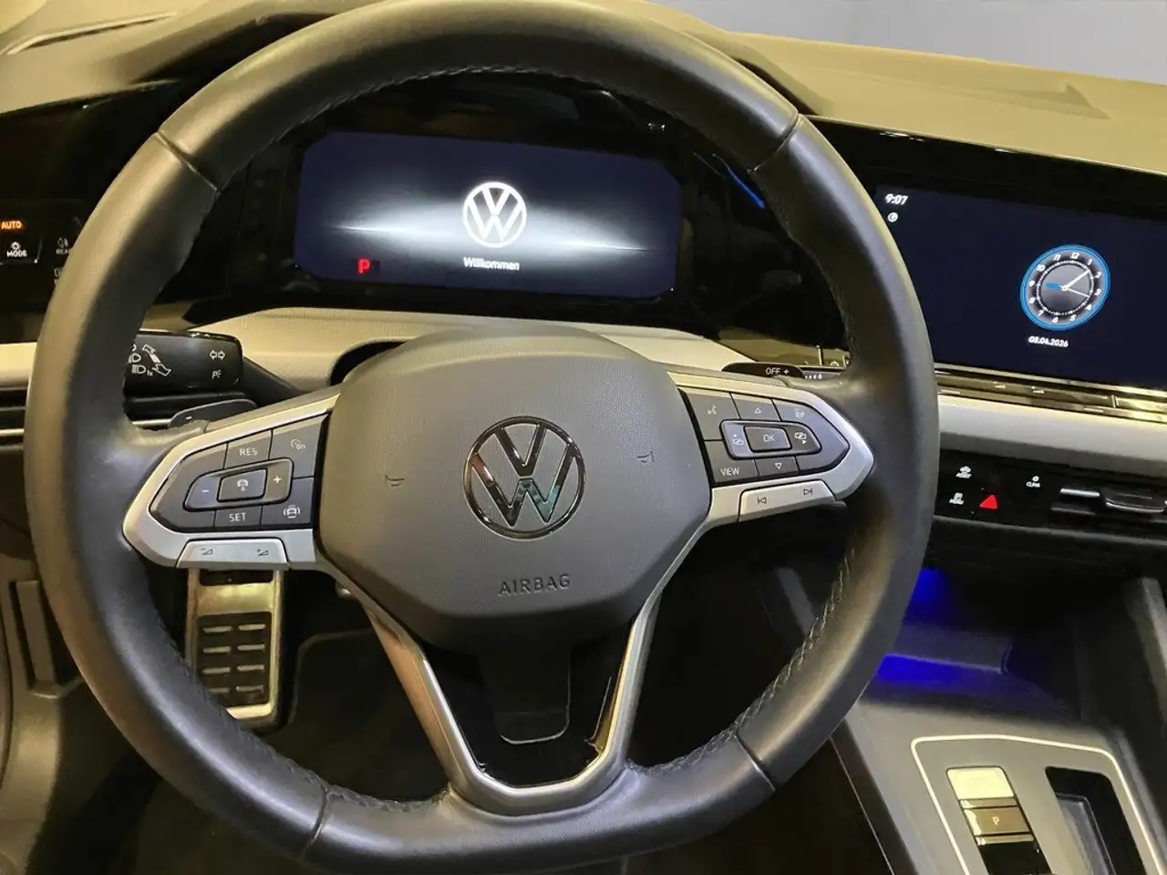 Volkswagen Golf VIII 1.0 eTSI DSG Move LED GRA App-Connect — معرض صور السيارة 10