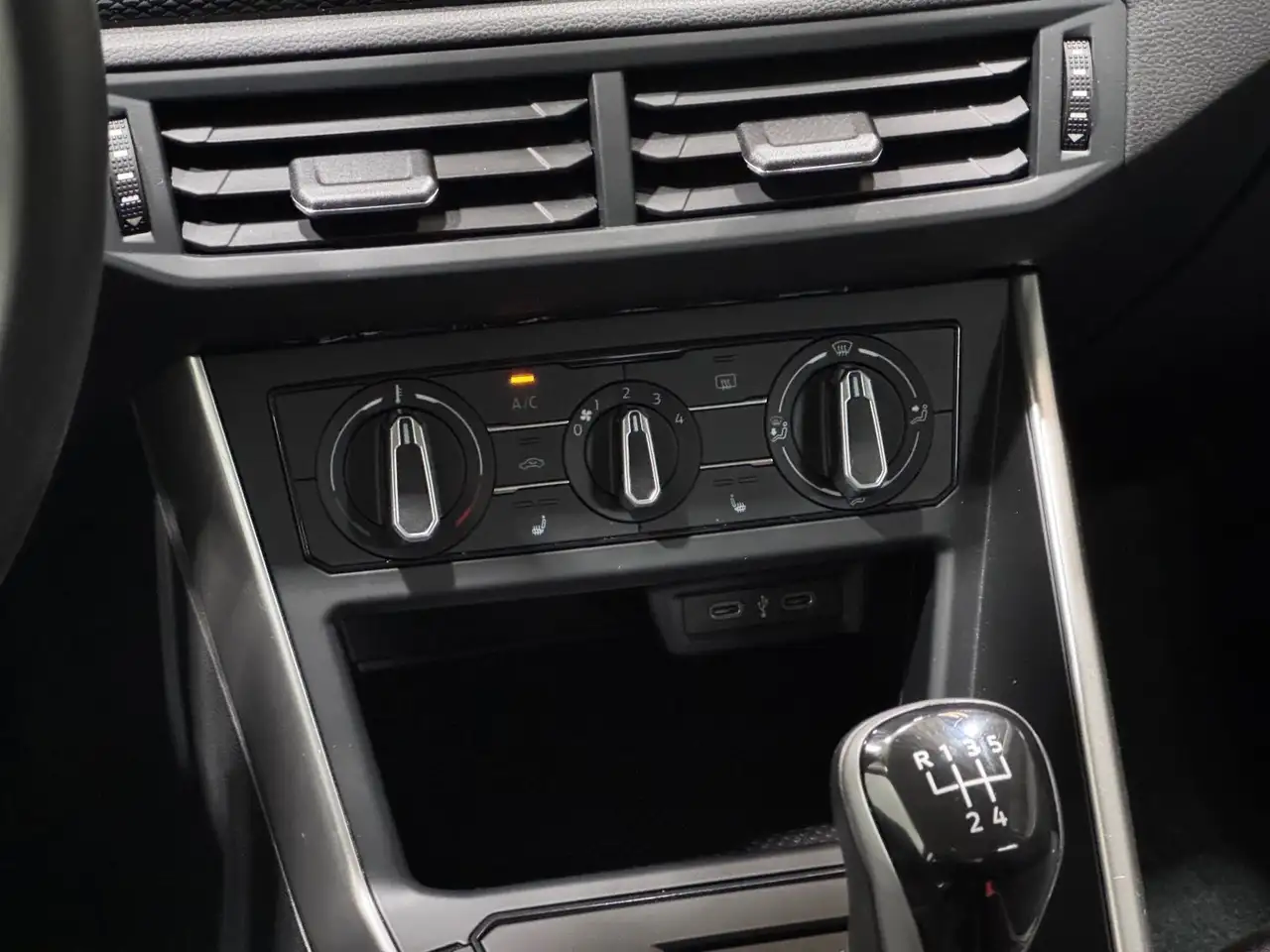 Volkswagen Polo Life 1.0 | LED PDC DAB APP-CONNECT ISOFIX — معرض صور السيارة 12
