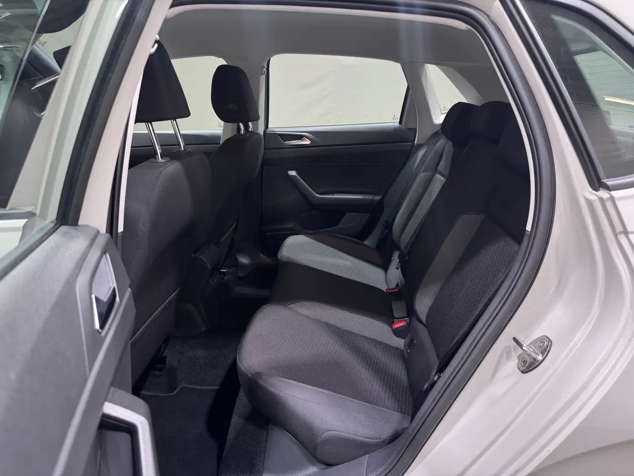 Volkswagen Polo Life 1.0 | LED PDC DAB APP-CONNECT ISOFIX — معرض صور السيارة 20