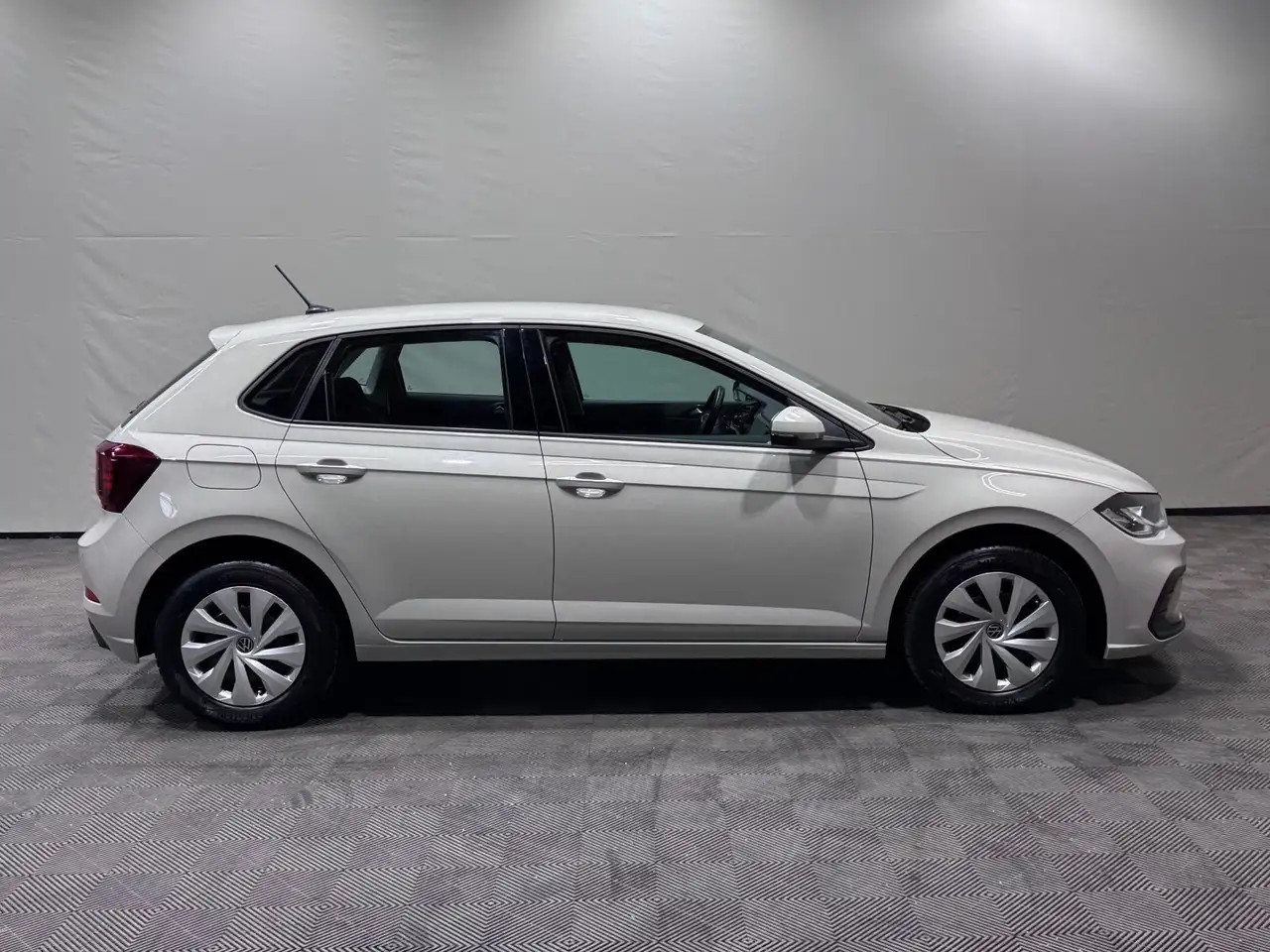 Volkswagen Polo Life 1.0 | LED PDC DAB APP-CONNECT ISOFIX — معرض صور السيارة 17