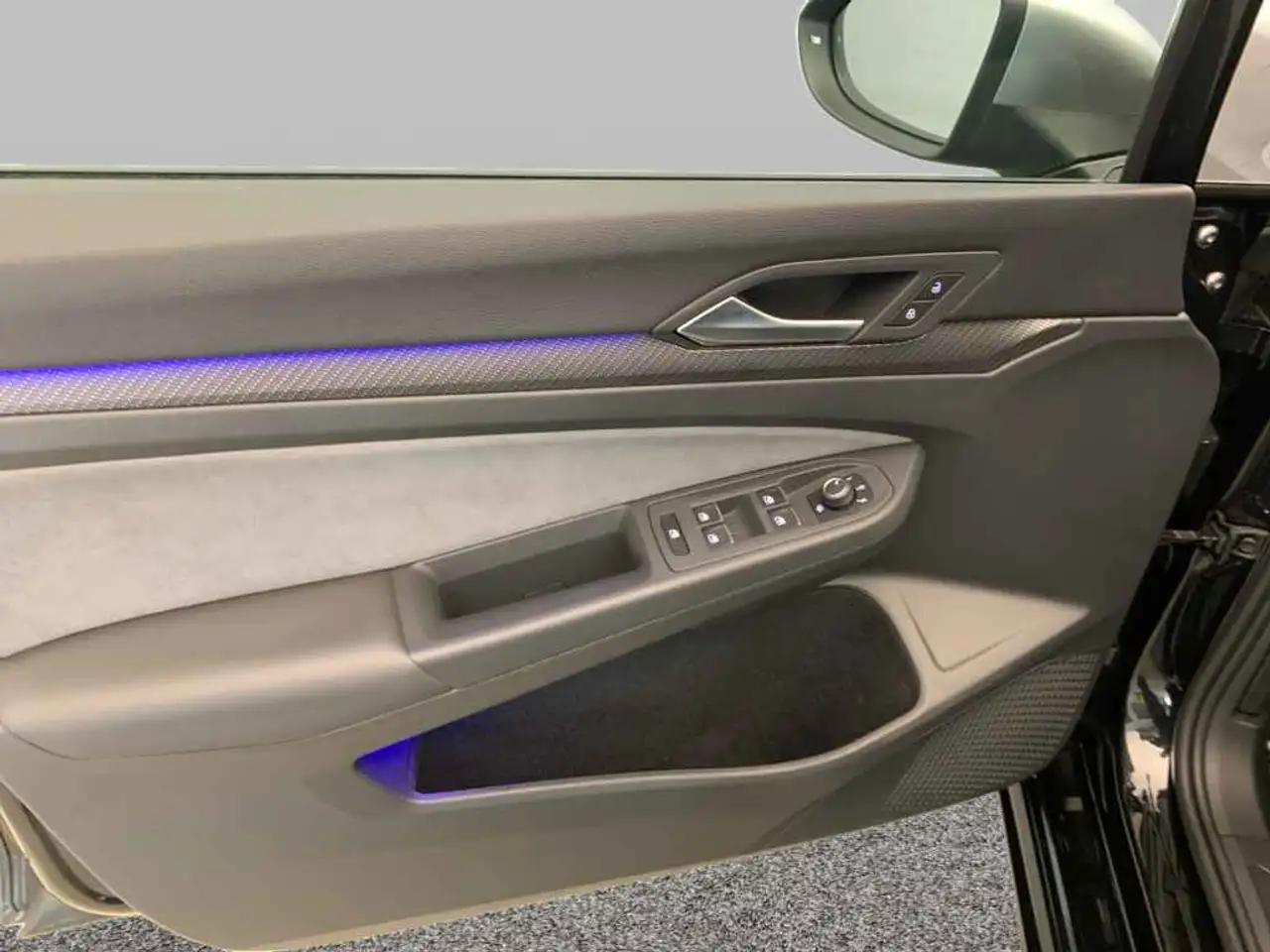 Volkswagen Golf R *MATRIX*ACC*DIGITAL*R-CAM*SHZ*LHZ*ALU18* — Galería del vehículo 10