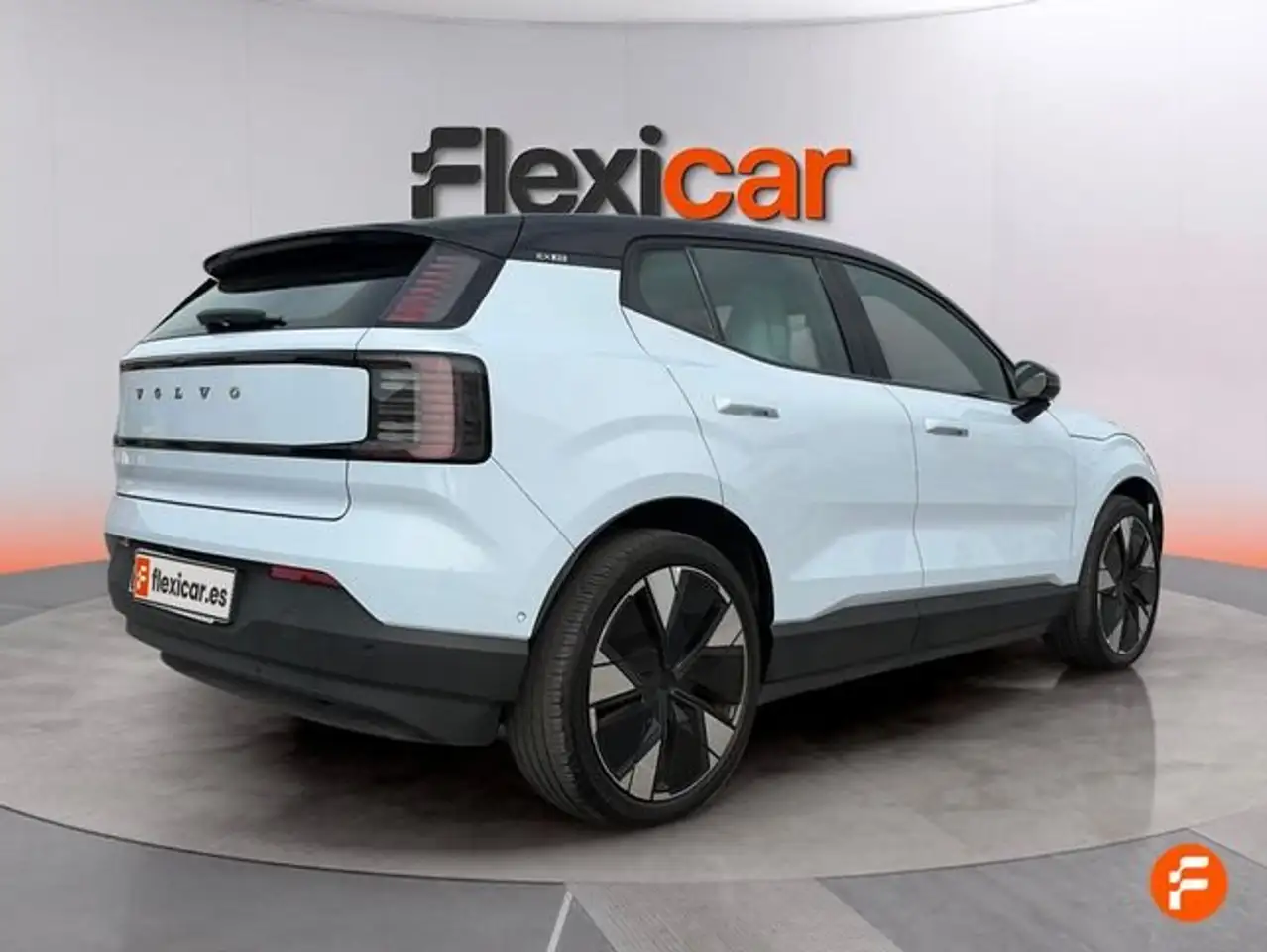 Volvo EX30 2.0cc 428cv — معرض صور السيارة 8