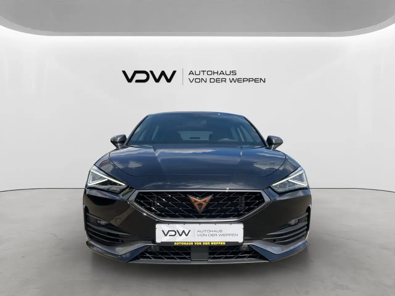 CUPRA Leon VZ 5JGar Matrix Beats Memory FahrAsXL SHZ — Vehicle gallery 4