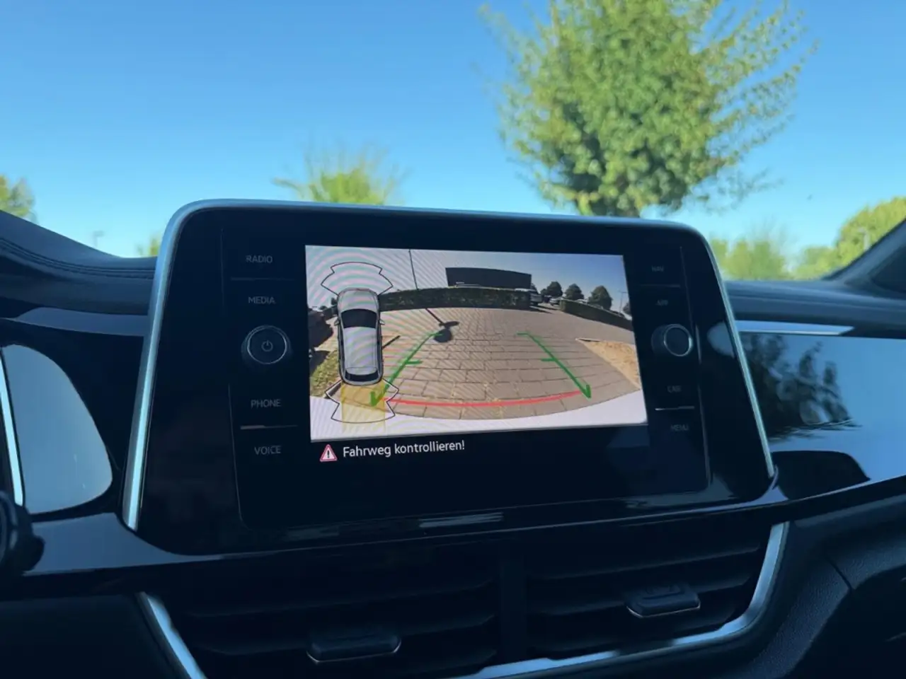 Volkswagen T-Roc R-Line 1.5 TSI DSG LED ACC Apple CarPlay — Galerie du véhicule 33
