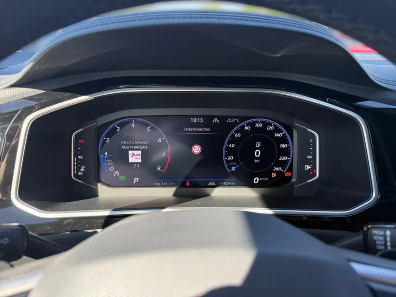 Volkswagen T-Roc R-Line 1.5 TSI DSG LED ACC Apple CarPlay — Galerie du véhicule 17