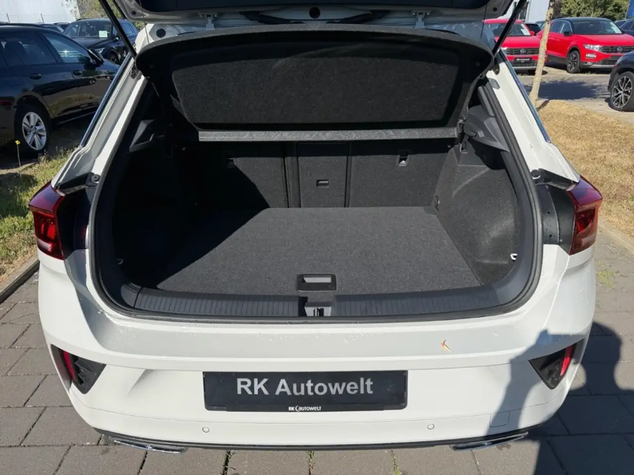 Volkswagen T-Roc R-Line 1.5 TSI DSG LED ACC Apple CarPlay — Galerie du véhicule 10