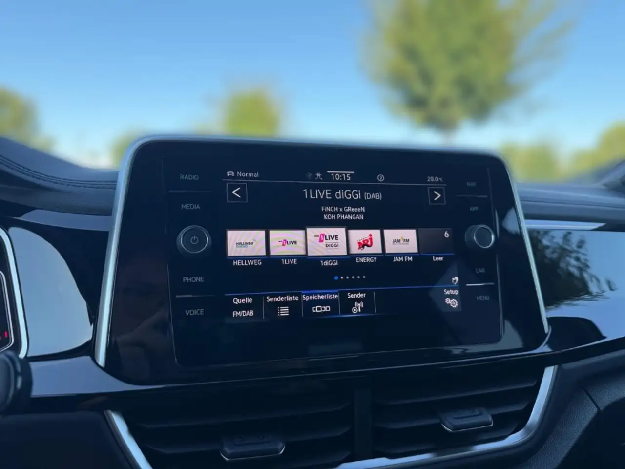 Volkswagen T-Roc R-Line 1.5 TSI DSG LED ACC Apple CarPlay — Galerie du véhicule 18
