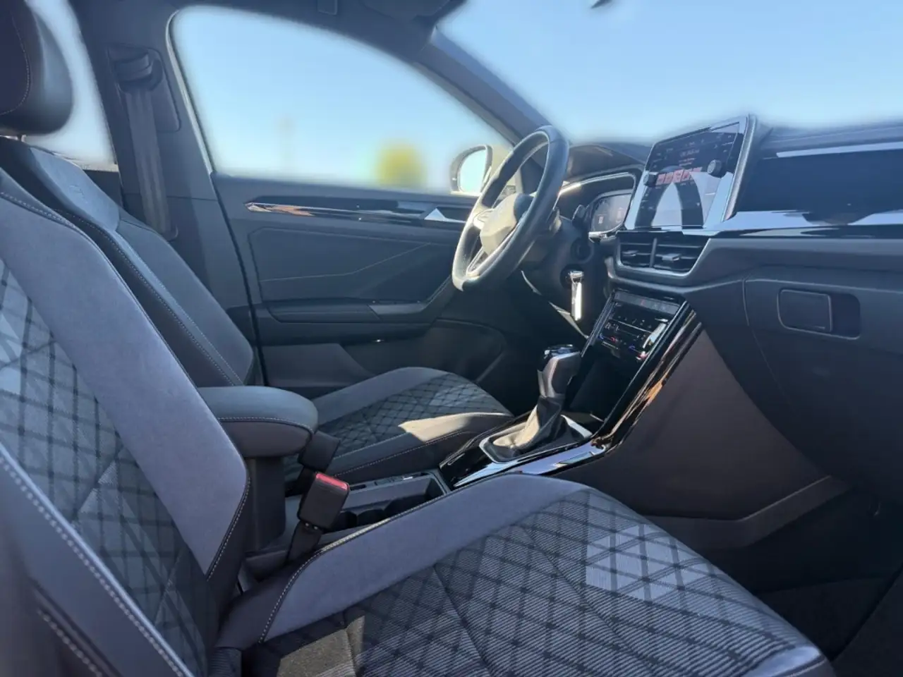 Volkswagen T-Roc R-Line 1.5 TSI DSG LED ACC Apple CarPlay — Galerie du véhicule 22