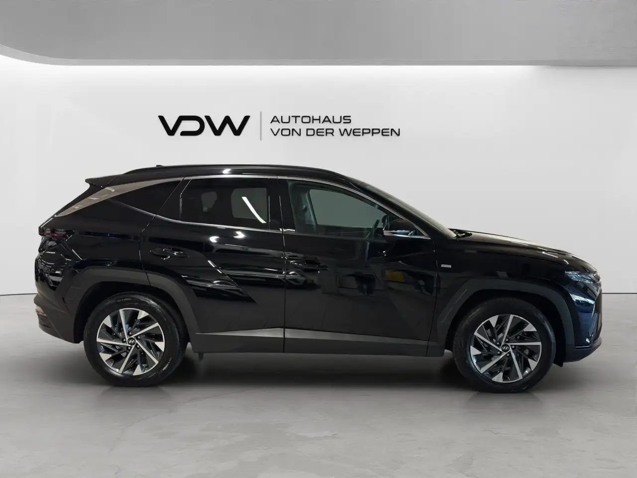 Hyundai TUCSON Trend Mild-Hybrid 4WD Klima Navi Rückfahrkamera — Vehicle gallery 9