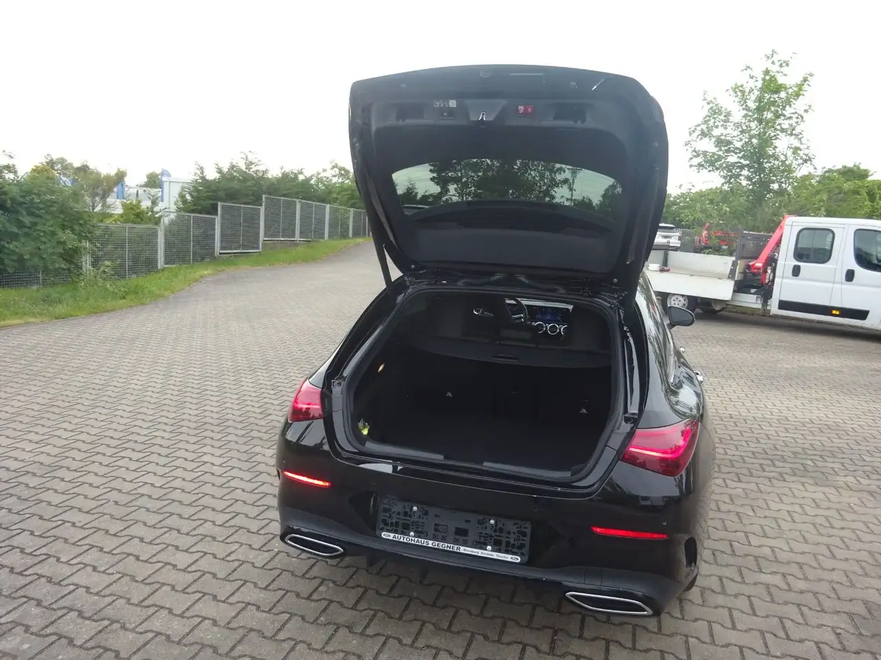 Mercedes-Benz Sonstige CLA Shooting Brake CLA 250 e — Vehicle gallery 10