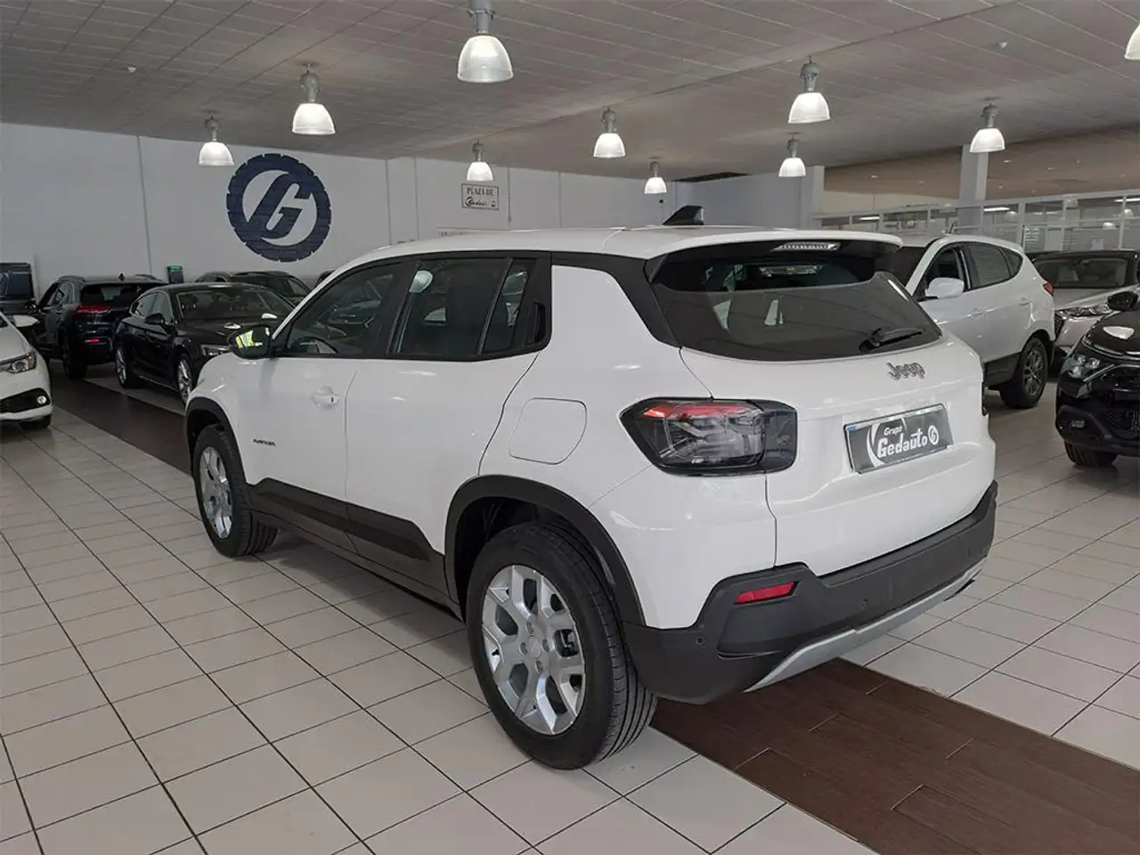 Jeep Avenger 1.2 G 74KW ALTITUDE 5P — Galería del vehículo 16