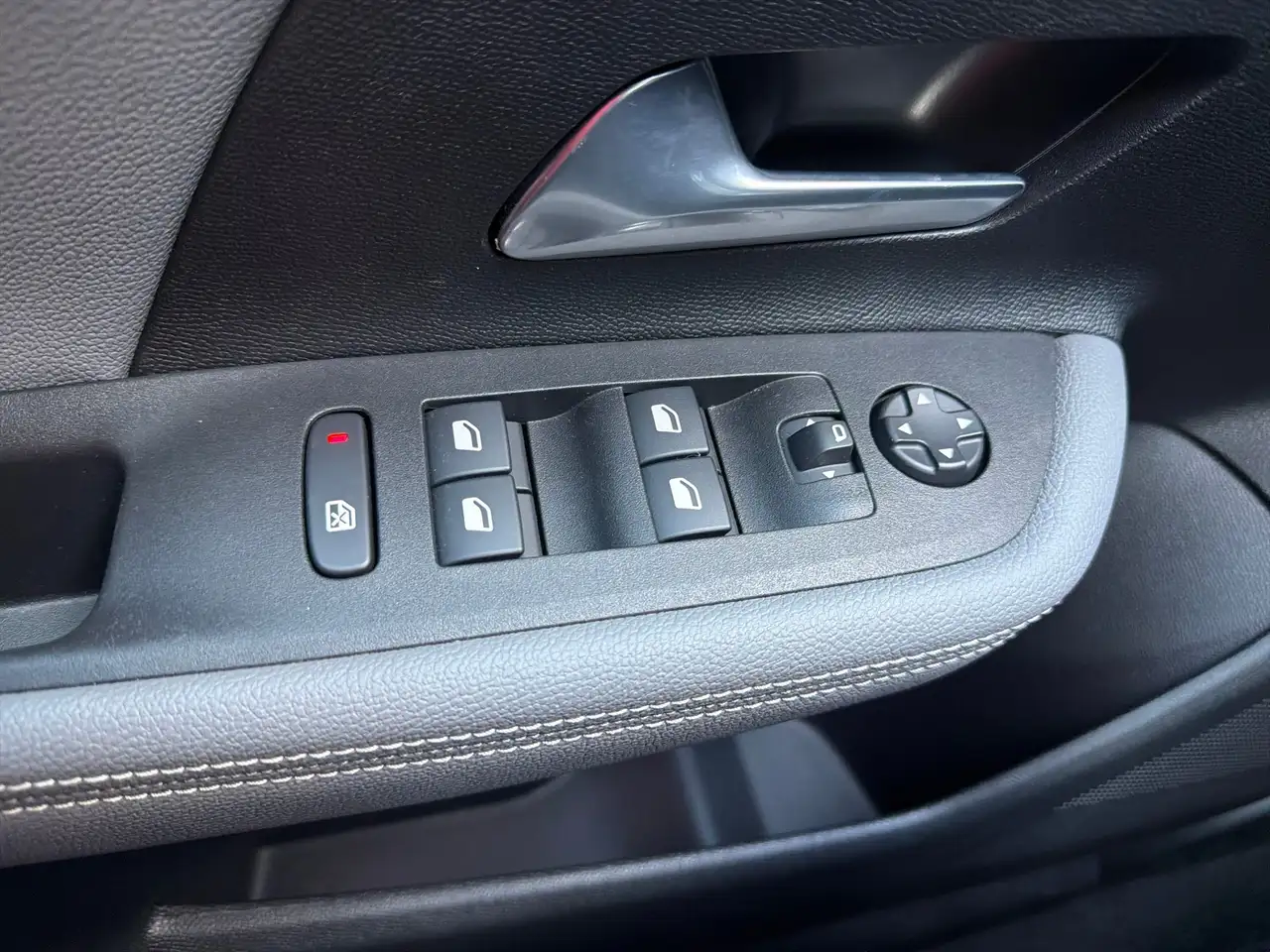 Opel Mokka Elegance wenig KM*LED*WinterPaket*Kamera — Vehicle gallery 14