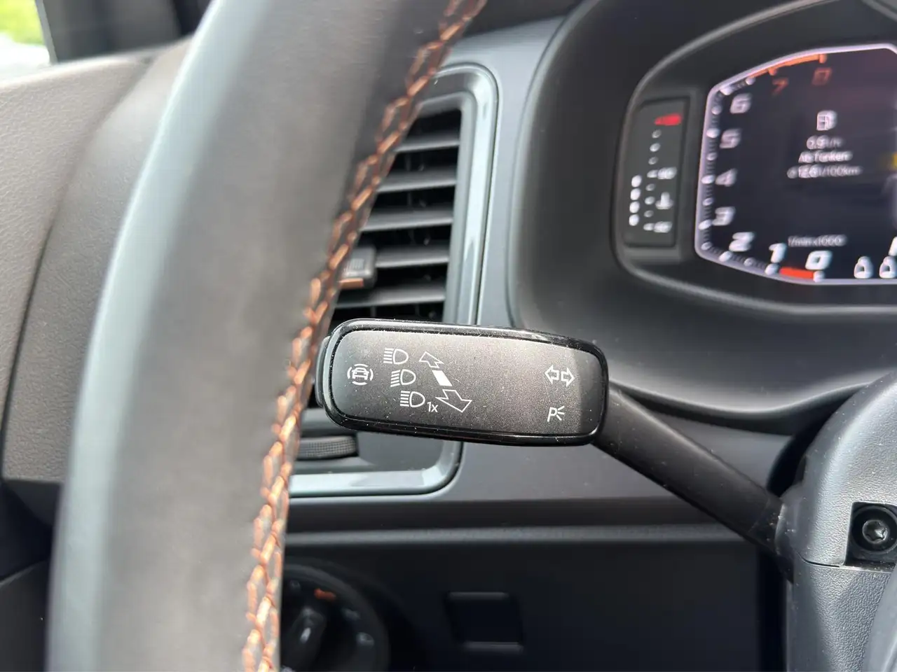 CUPRA Ateca 2.0 16V TSI DSG VZ*4x4*360°KAMERA*PANO*FS.HZG*AHK* — Vehicle gallery 15