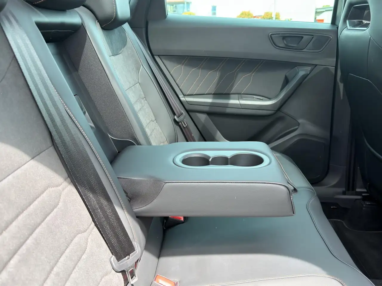 CUPRA Ateca 2.0 16V TSI DSG VZ*4x4*360°KAMERA*PANO*FS.HZG*AHK* — Vehicle gallery 30