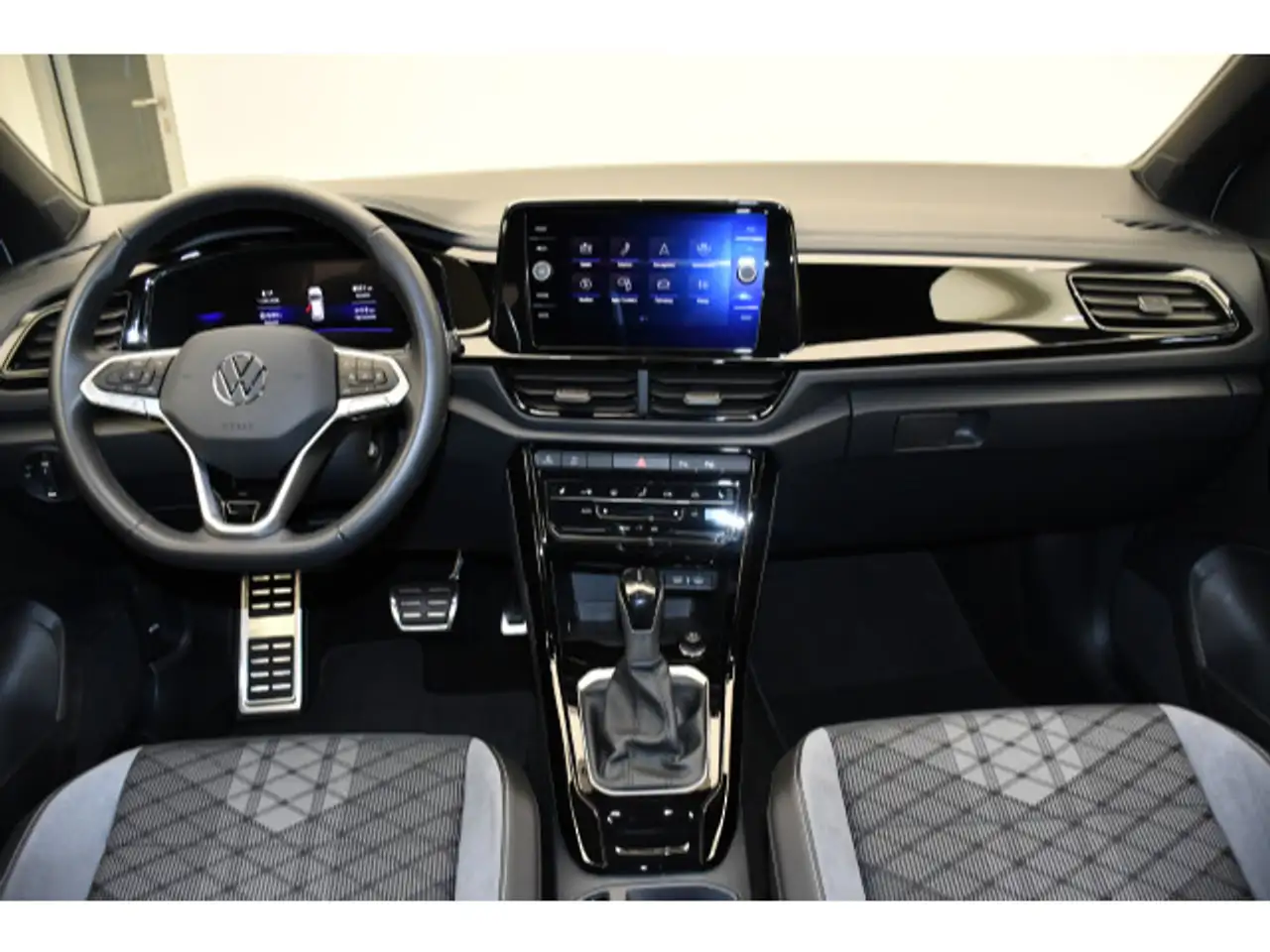 Volkswagen T-Roc 1.5 TSI DSG R-Line LED/ACC/App-Connect — معرض صور السيارة 4