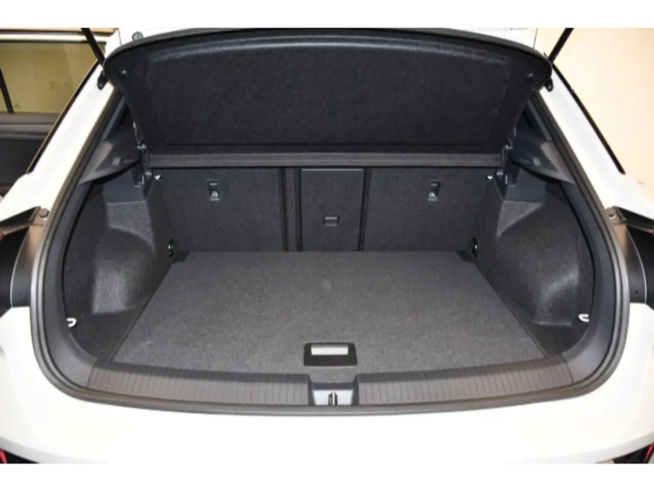 Volkswagen T-Roc 1.5 TSI DSG R-Line LED/ACC/App-Connect — معرض صور السيارة 9
