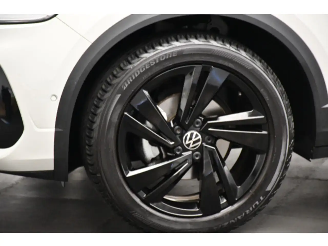 Volkswagen T-Roc 1.5 TSI DSG R-Line LED/ACC/App-Connect — معرض صور السيارة 11