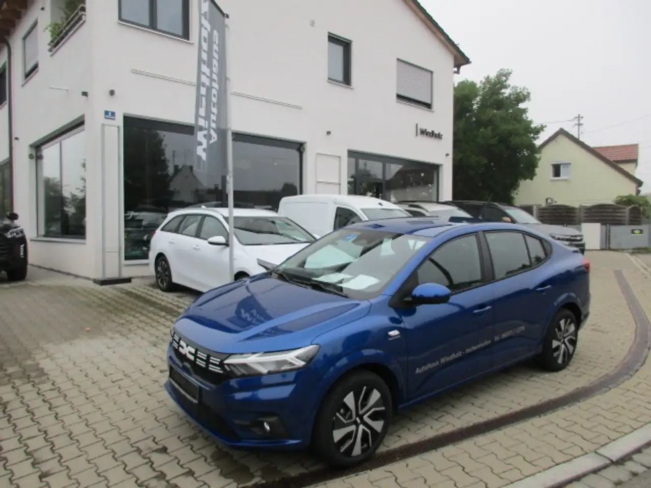 Dacia Logan TCE 90 Expression Klima Sitzheizung Einparkhilfe hinten Apple Car Play - Navigationssystem Bluetooth Radio mit Sat — Inchenhofen