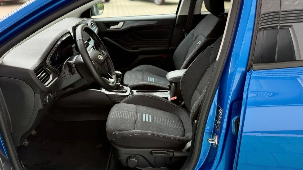 Ford Focus Active mit Ford Navi SYNC 4, Freisprecheinrichtung, Rückfahrkamera, Tempomat und Limiter ACC,uvm... — Galería del vehículo 3